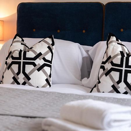 Elegant Apartments In Staines L Free Onsite Parking Стейнс Экстерьер фото