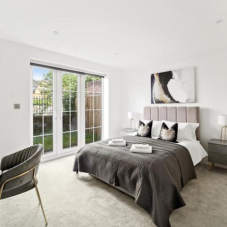 Elegant Apartments In Staines L Free Onsite Parking Стейнс Экстерьер фото