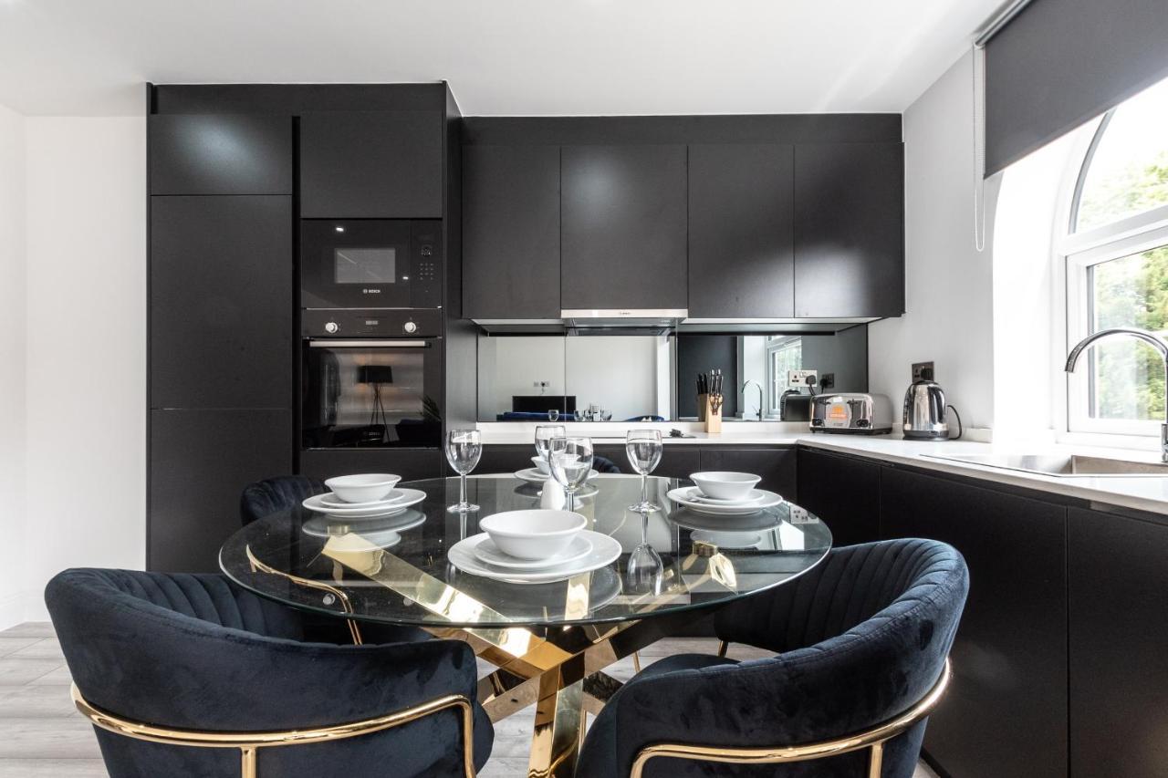Elegant Apartments In Staines L Free Onsite Parking Стейнс Экстерьер фото