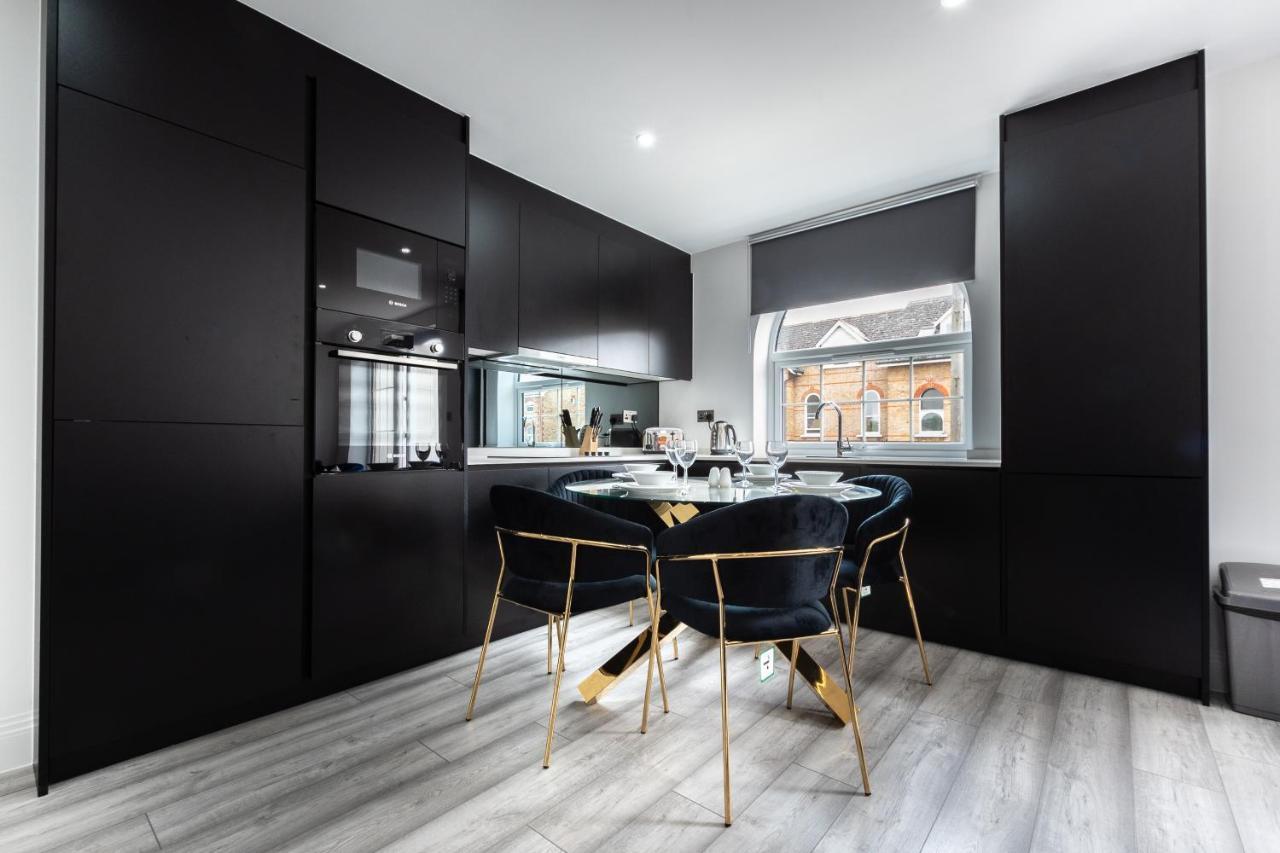 Elegant Apartments In Staines L Free Onsite Parking Стейнс Экстерьер фото