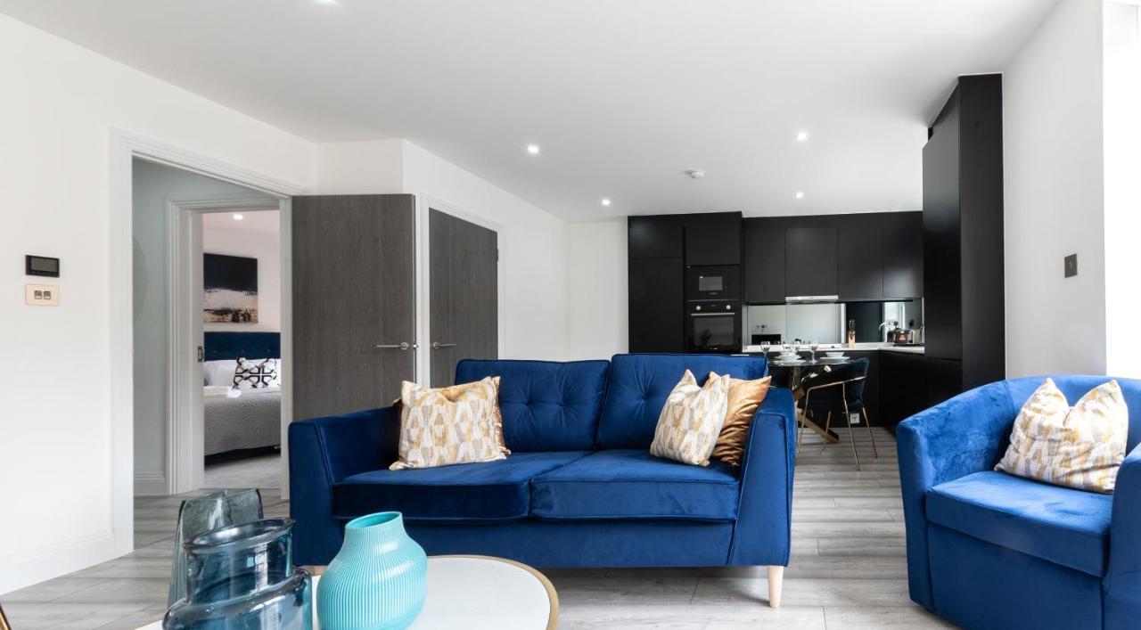 Elegant Apartments In Staines L Free Onsite Parking Стейнс Экстерьер фото