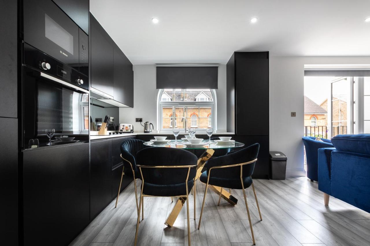 Elegant Apartments In Staines L Free Onsite Parking Стейнс Экстерьер фото