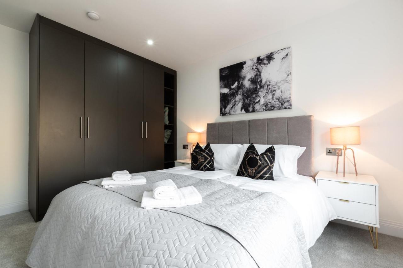 Elegant Apartments In Staines L Free Onsite Parking Стейнс Экстерьер фото