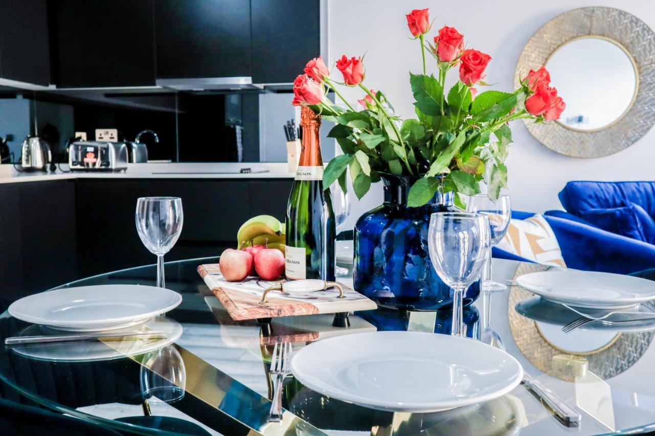 Elegant Apartments In Staines L Free Onsite Parking Стейнс Экстерьер фото