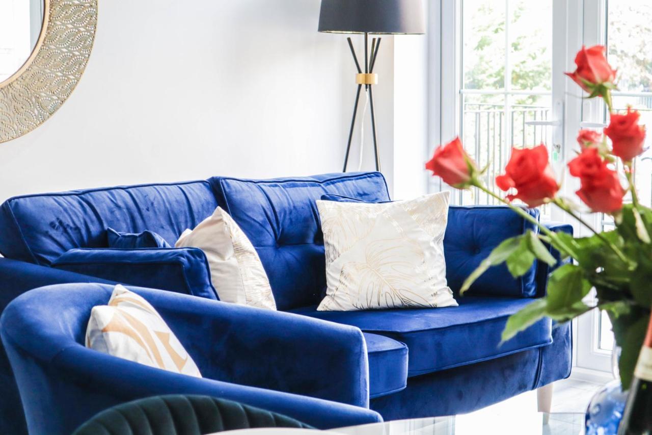 Elegant Apartments In Staines L Free Onsite Parking Стейнс Экстерьер фото