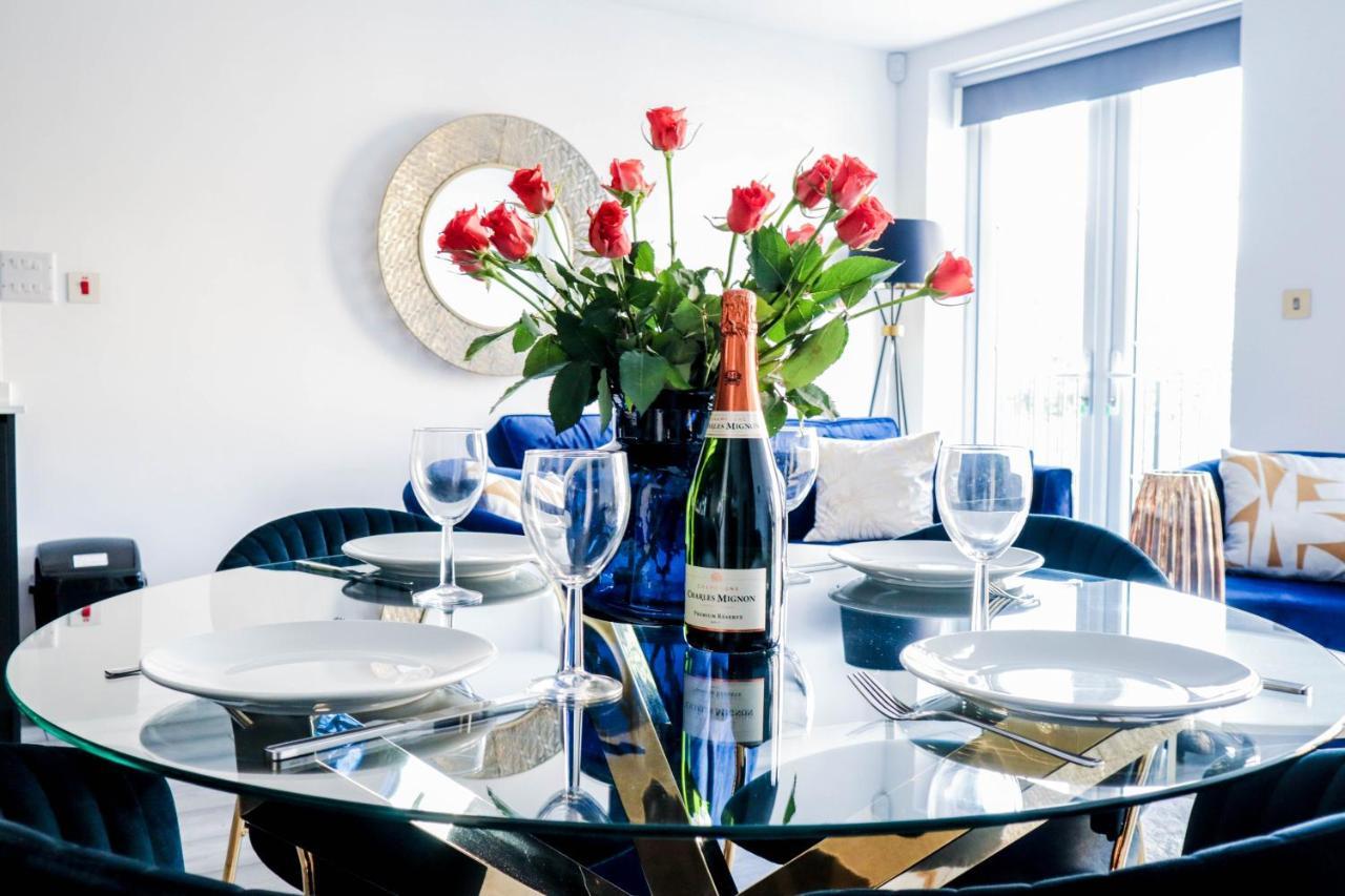 Elegant Apartments In Staines L Free Onsite Parking Стейнс Экстерьер фото