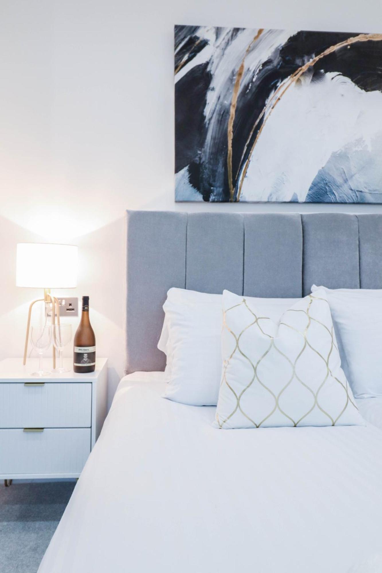 Elegant Apartments In Staines L Free Onsite Parking Стейнс Экстерьер фото