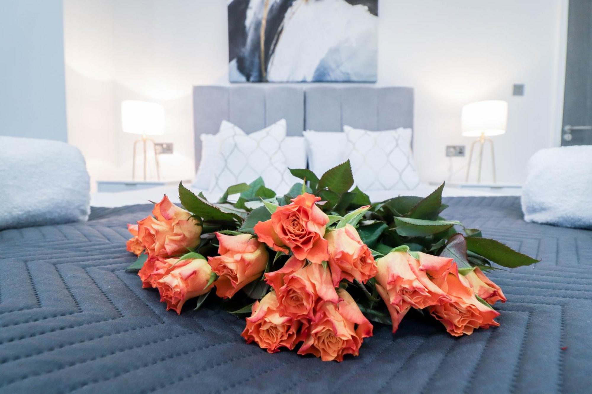Elegant Apartments In Staines L Free Onsite Parking Стейнс Экстерьер фото