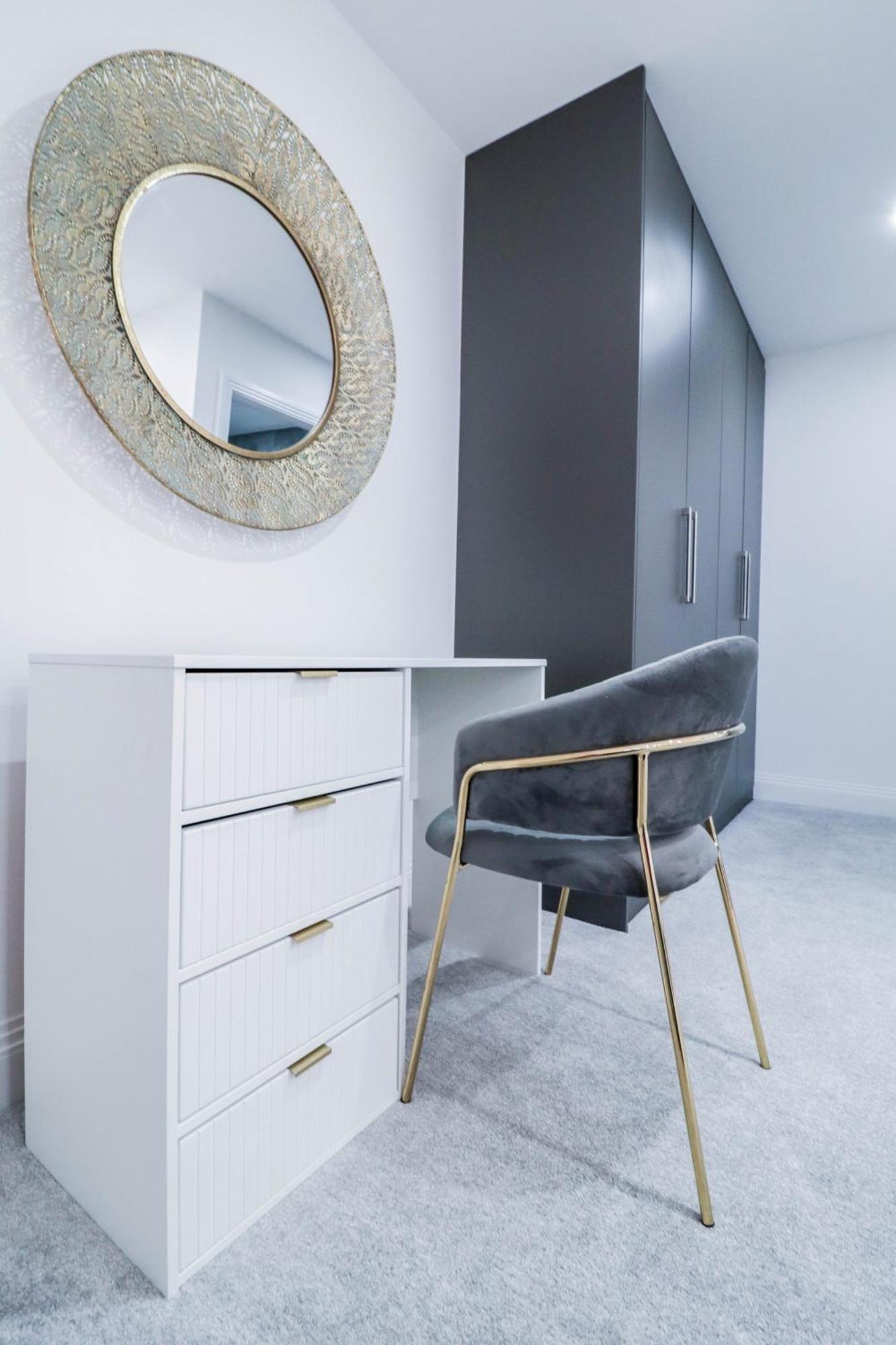 Elegant Apartments In Staines L Free Onsite Parking Стейнс Экстерьер фото