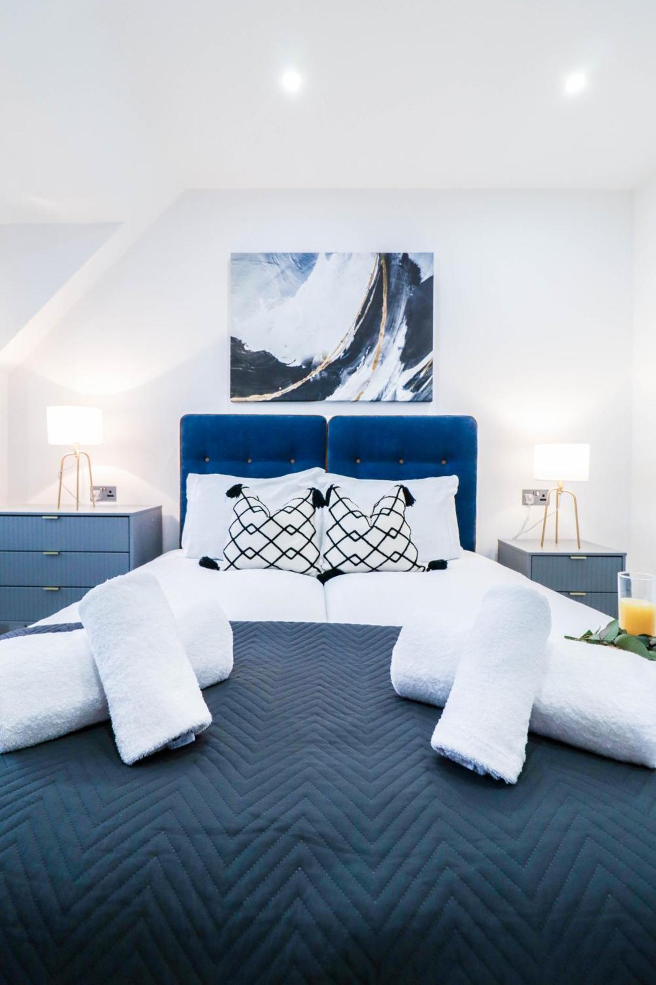 Elegant Apartments In Staines L Free Onsite Parking Стейнс Экстерьер фото