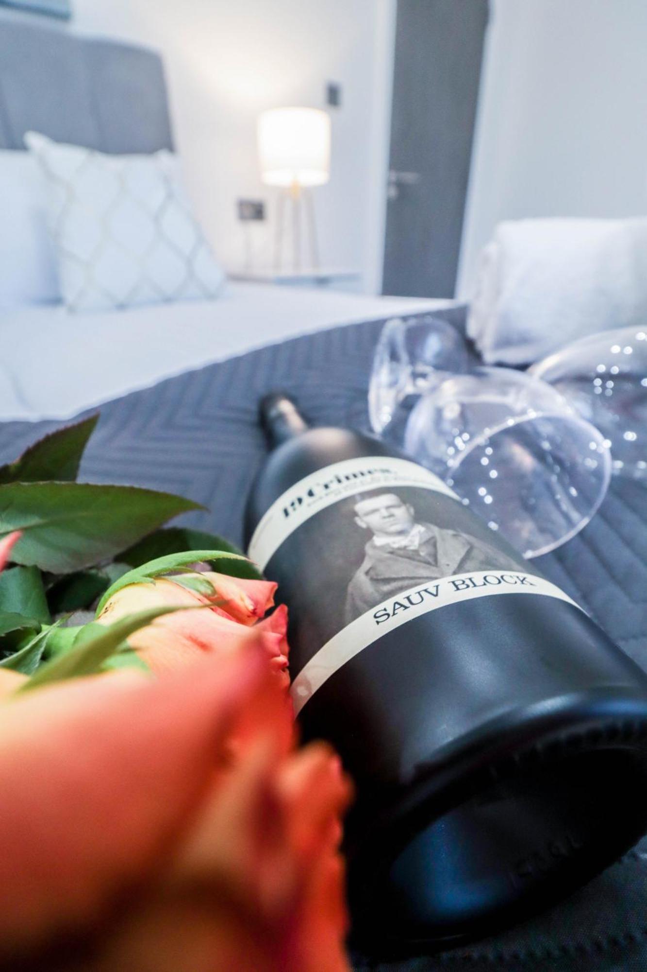 Elegant Apartments In Staines L Free Onsite Parking Стейнс Экстерьер фото