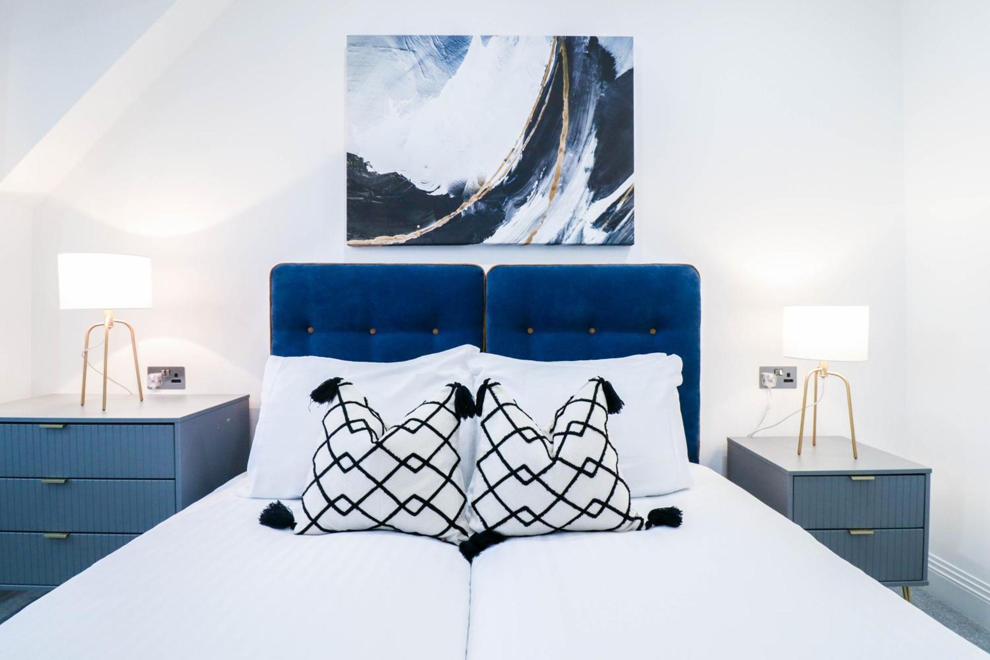 Elegant Apartments In Staines L Free Onsite Parking Стейнс Экстерьер фото