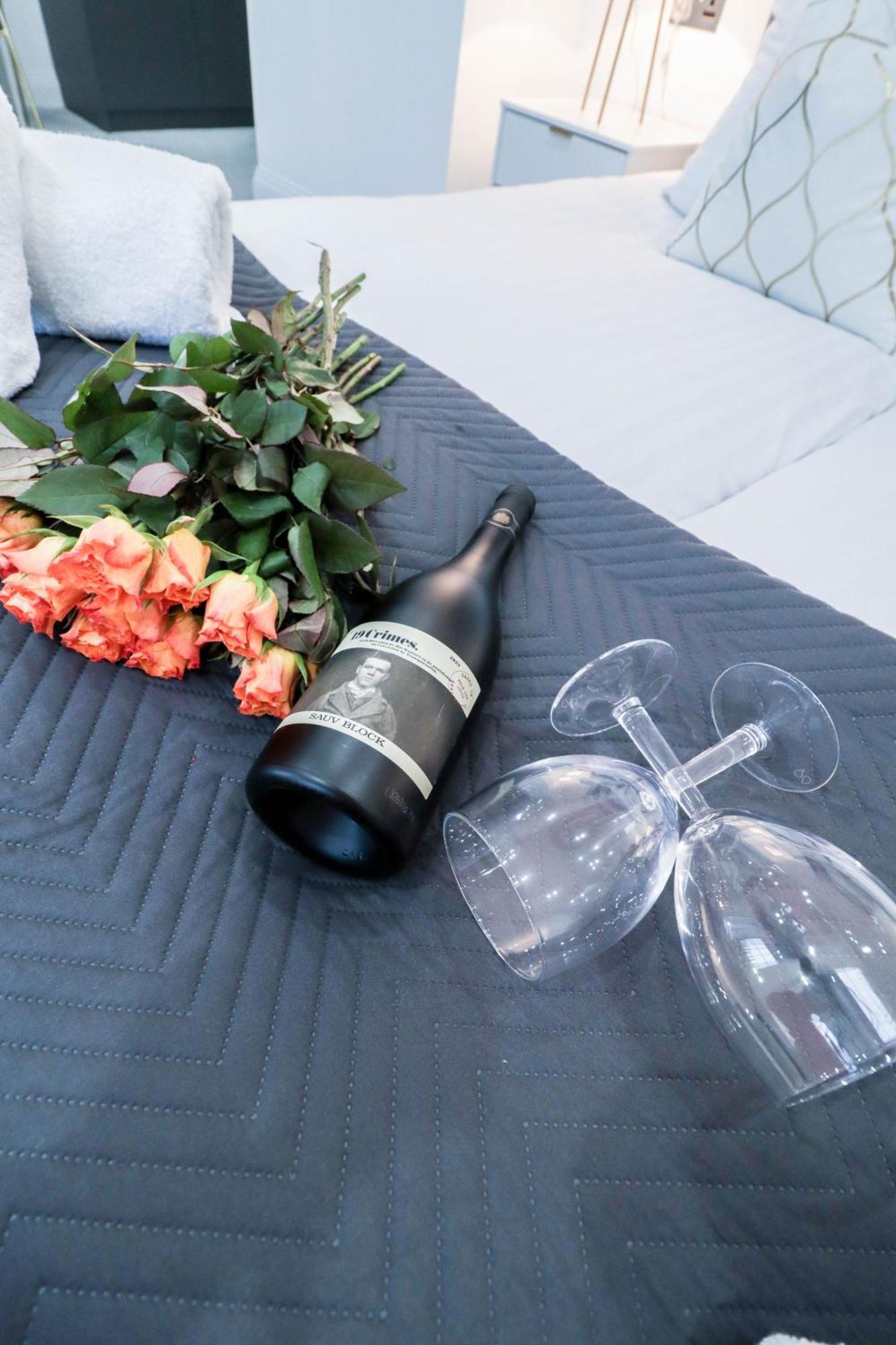 Elegant Apartments In Staines L Free Onsite Parking Стейнс Экстерьер фото