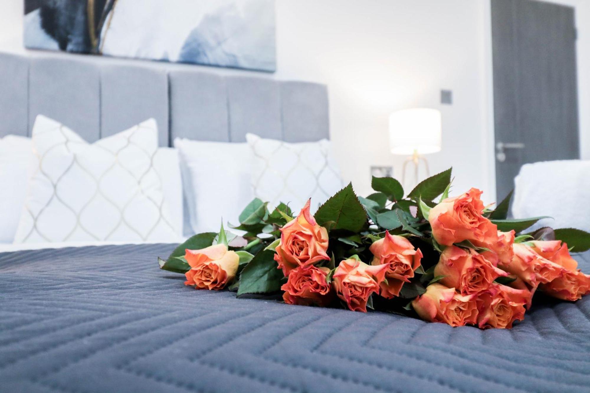Elegant Apartments In Staines L Free Onsite Parking Стейнс Экстерьер фото