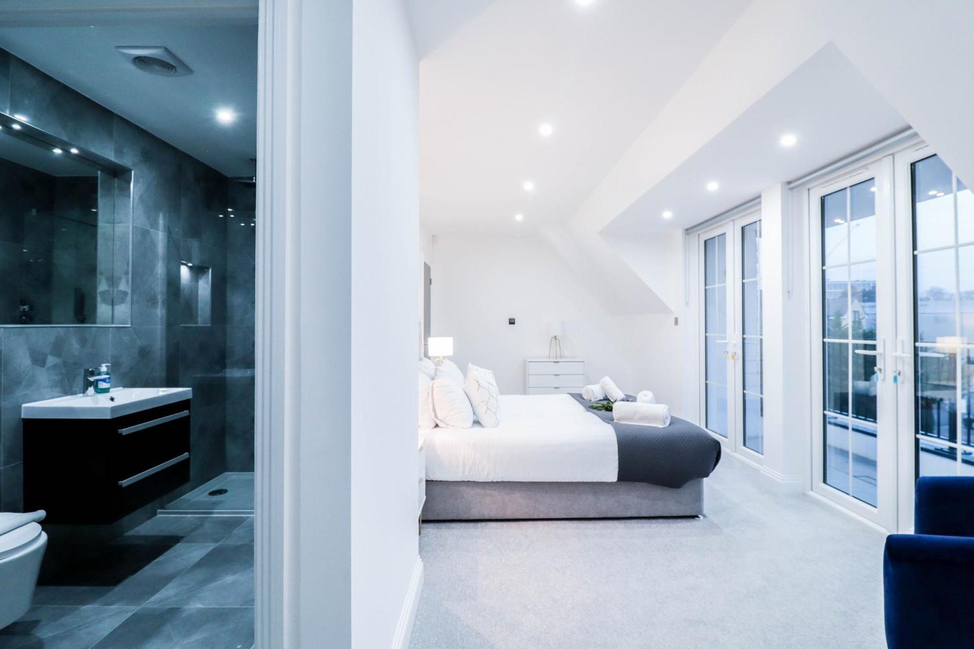 Elegant Apartments In Staines L Free Onsite Parking Стейнс Экстерьер фото