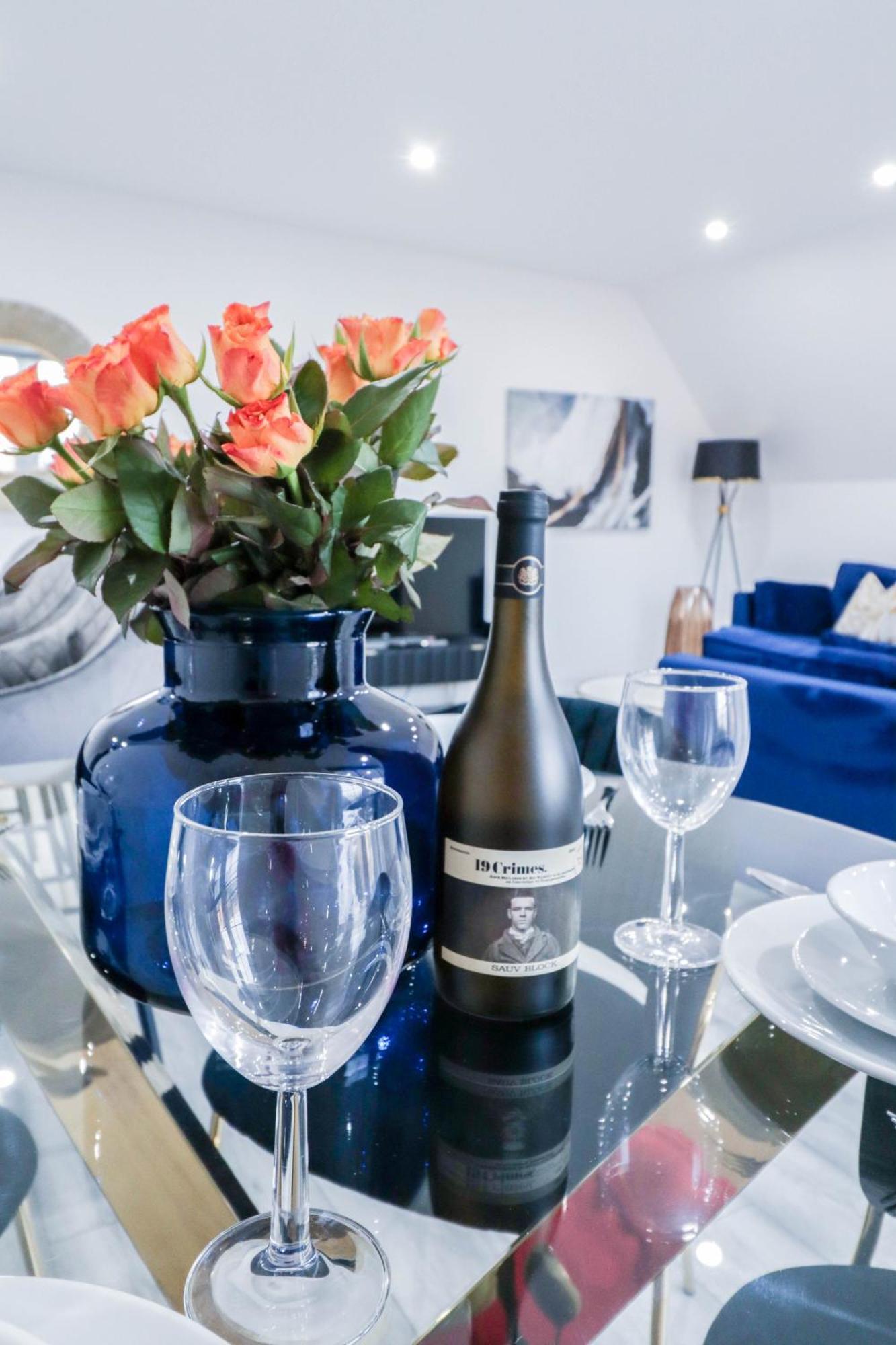 Elegant Apartments In Staines L Free Onsite Parking Стейнс Экстерьер фото