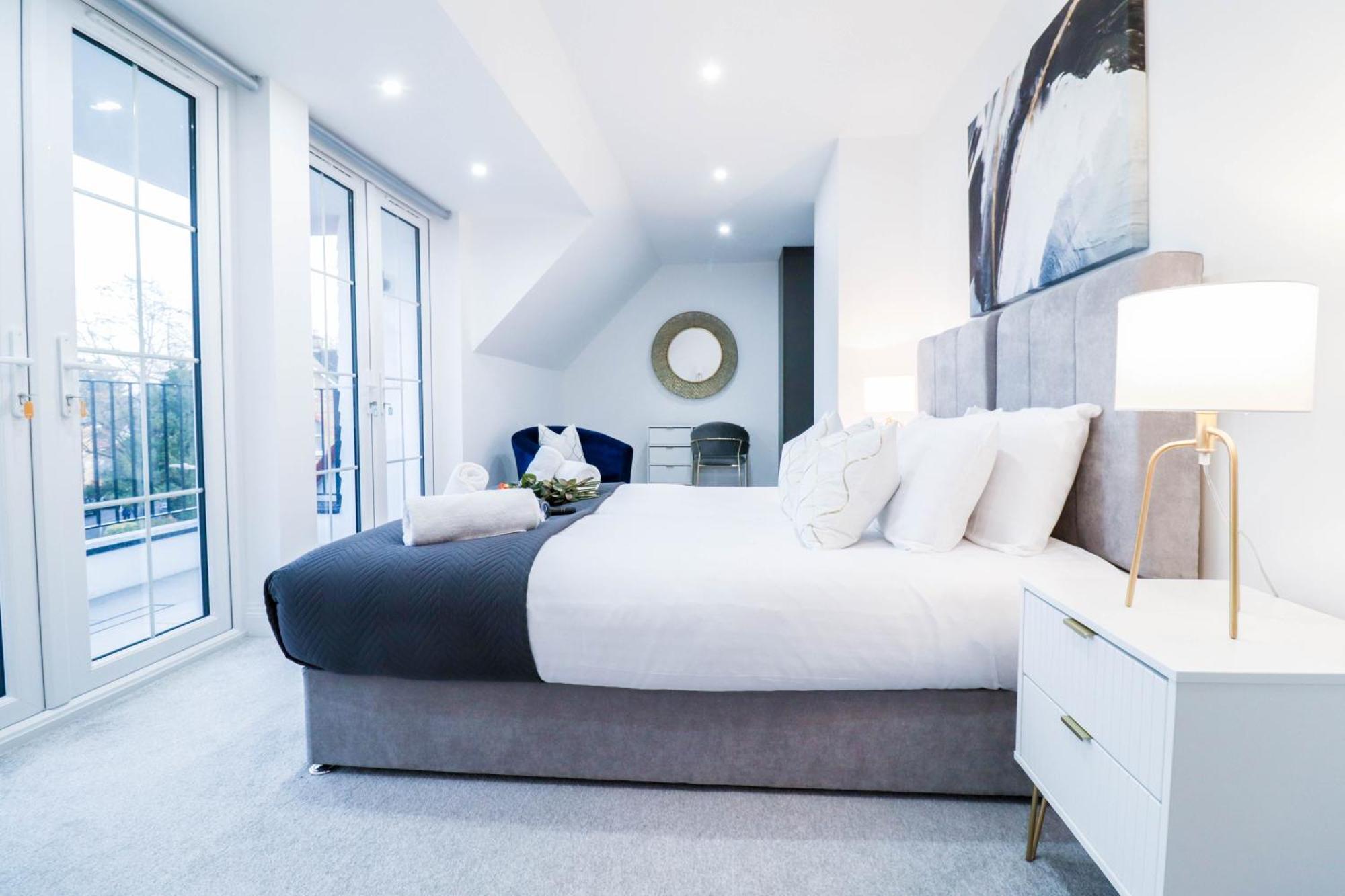 Elegant Apartments In Staines L Free Onsite Parking Стейнс Экстерьер фото