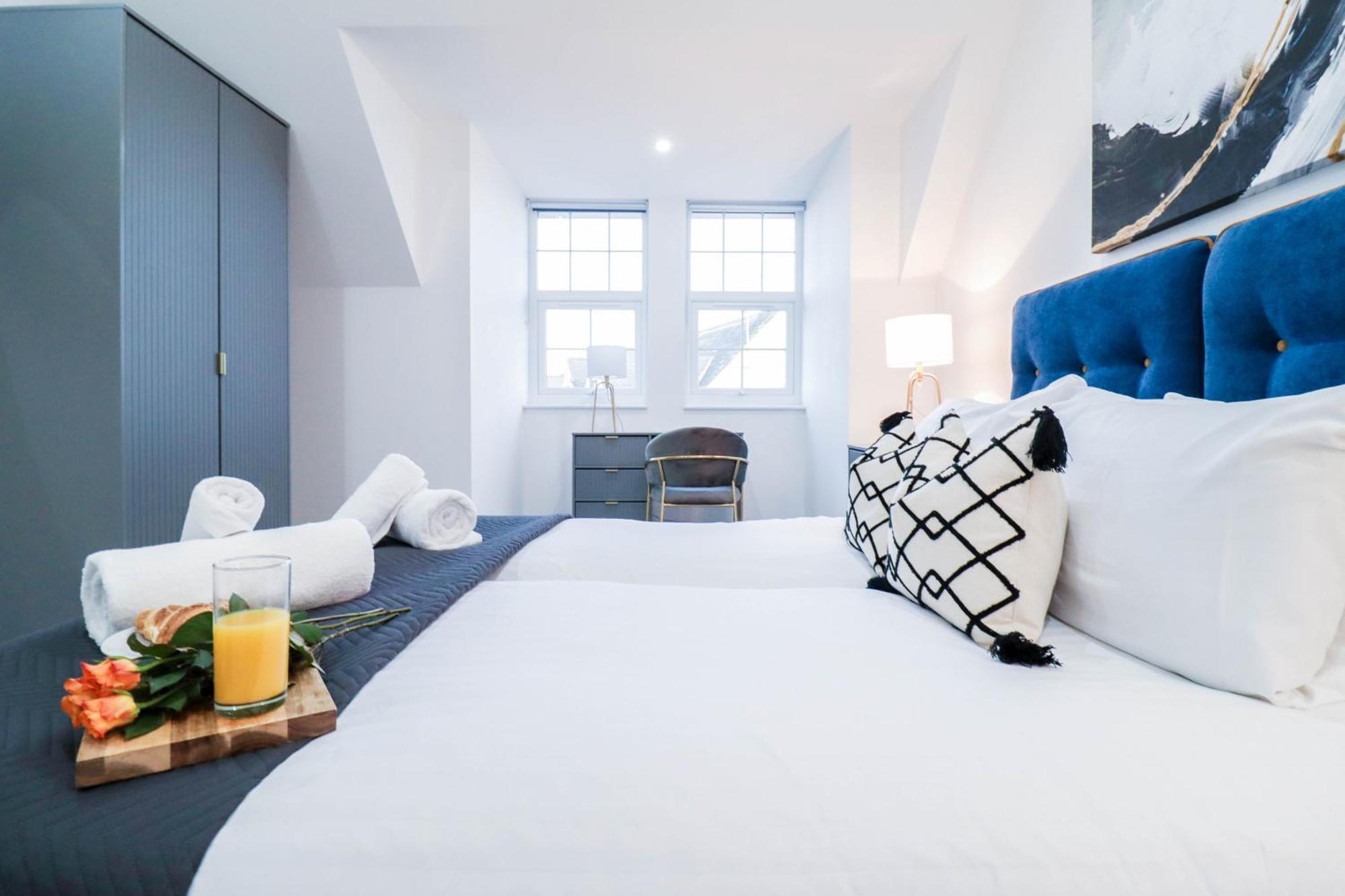 Elegant Apartments In Staines L Free Onsite Parking Стейнс Экстерьер фото