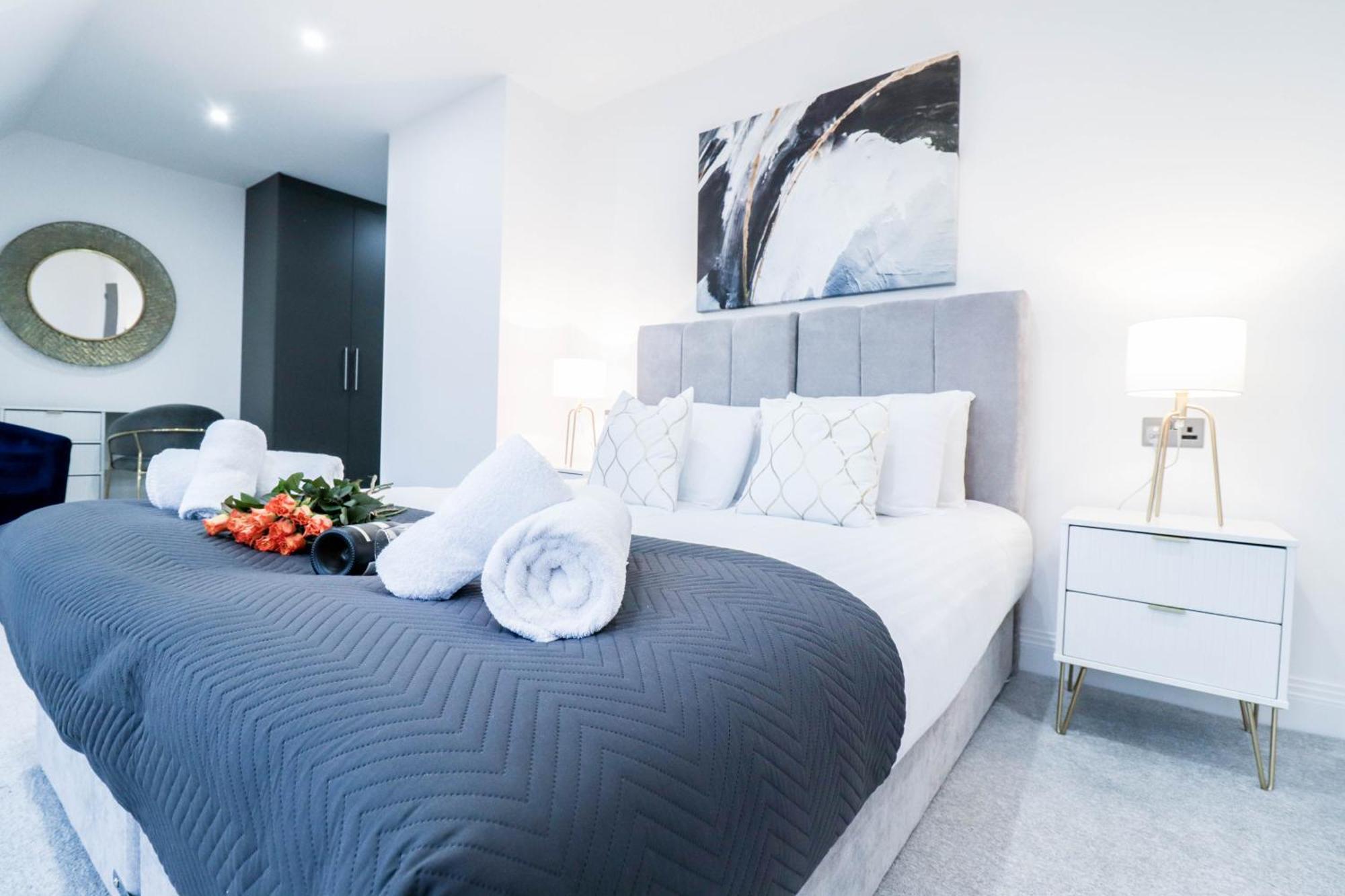 Elegant Apartments In Staines L Free Onsite Parking Стейнс Экстерьер фото