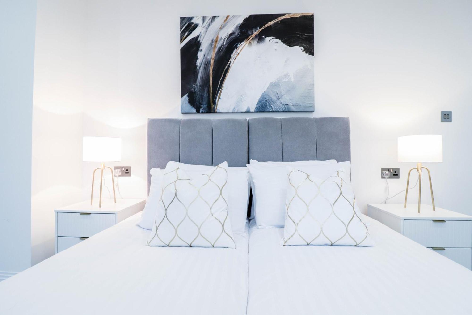 Elegant Apartments In Staines L Free Onsite Parking Стейнс Экстерьер фото