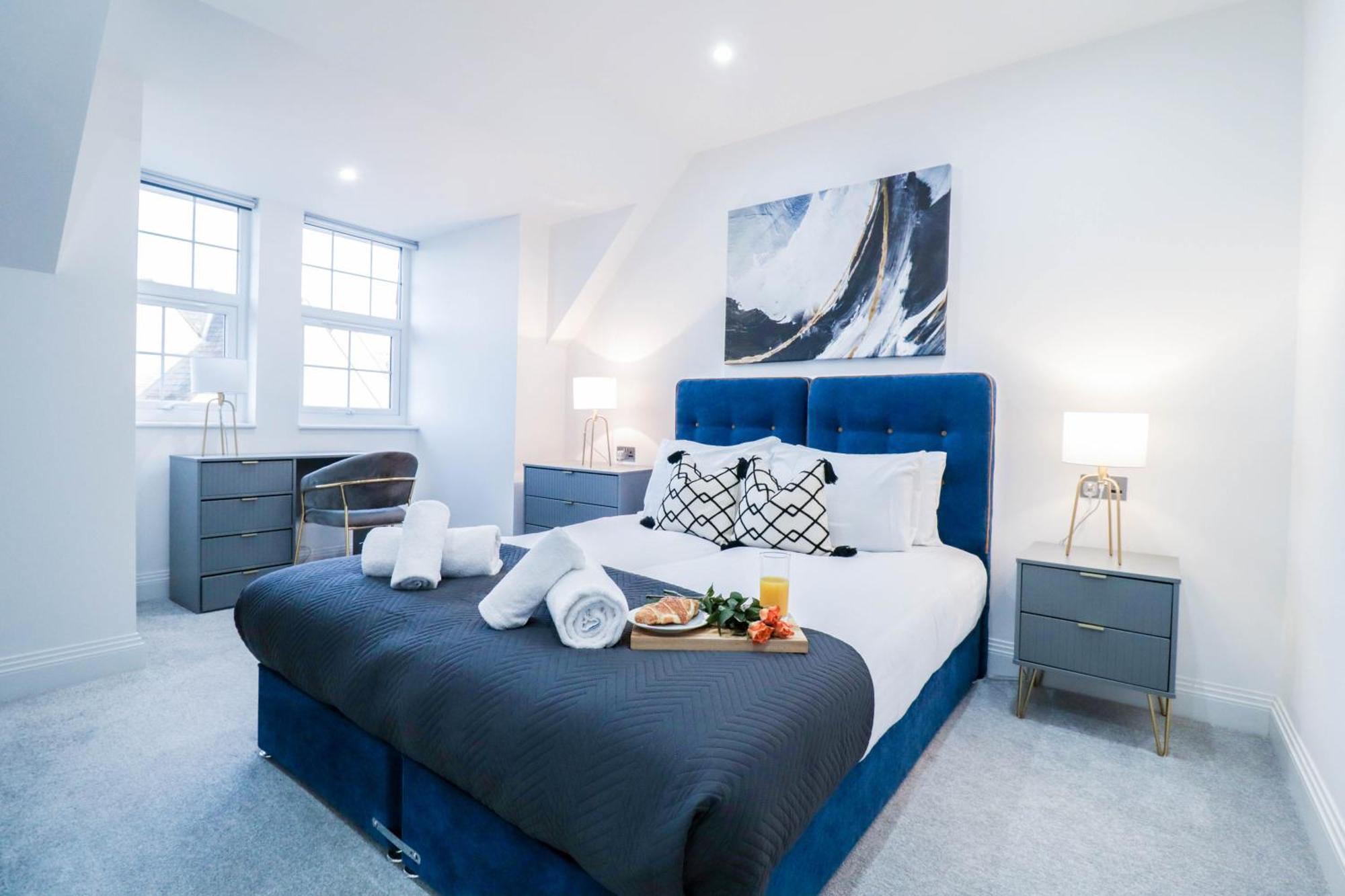 Elegant Apartments In Staines L Free Onsite Parking Стейнс Экстерьер фото