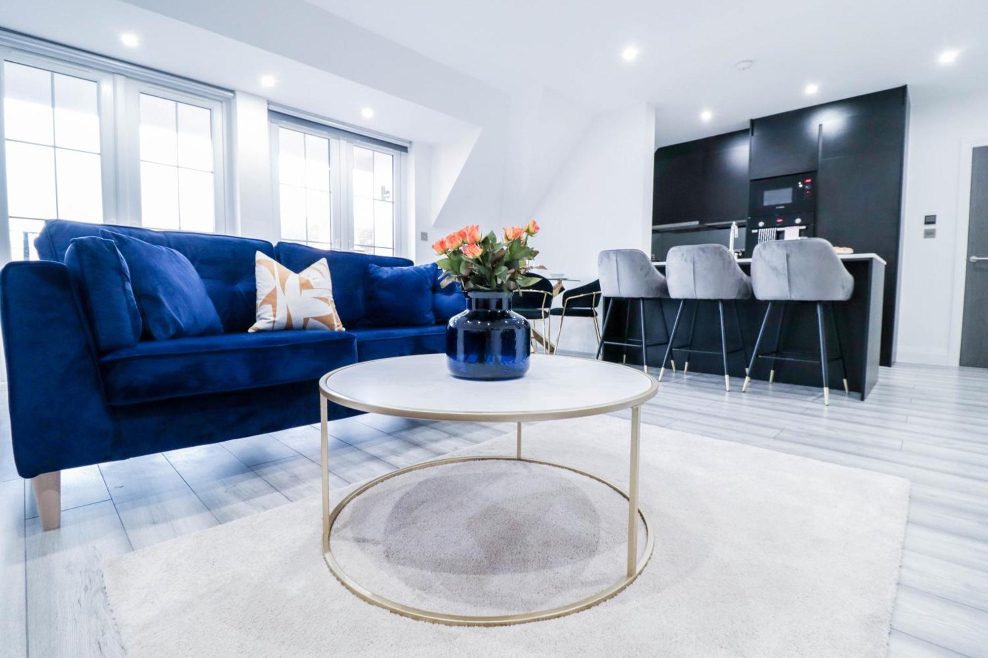 Elegant Apartments In Staines L Free Onsite Parking Стейнс Экстерьер фото