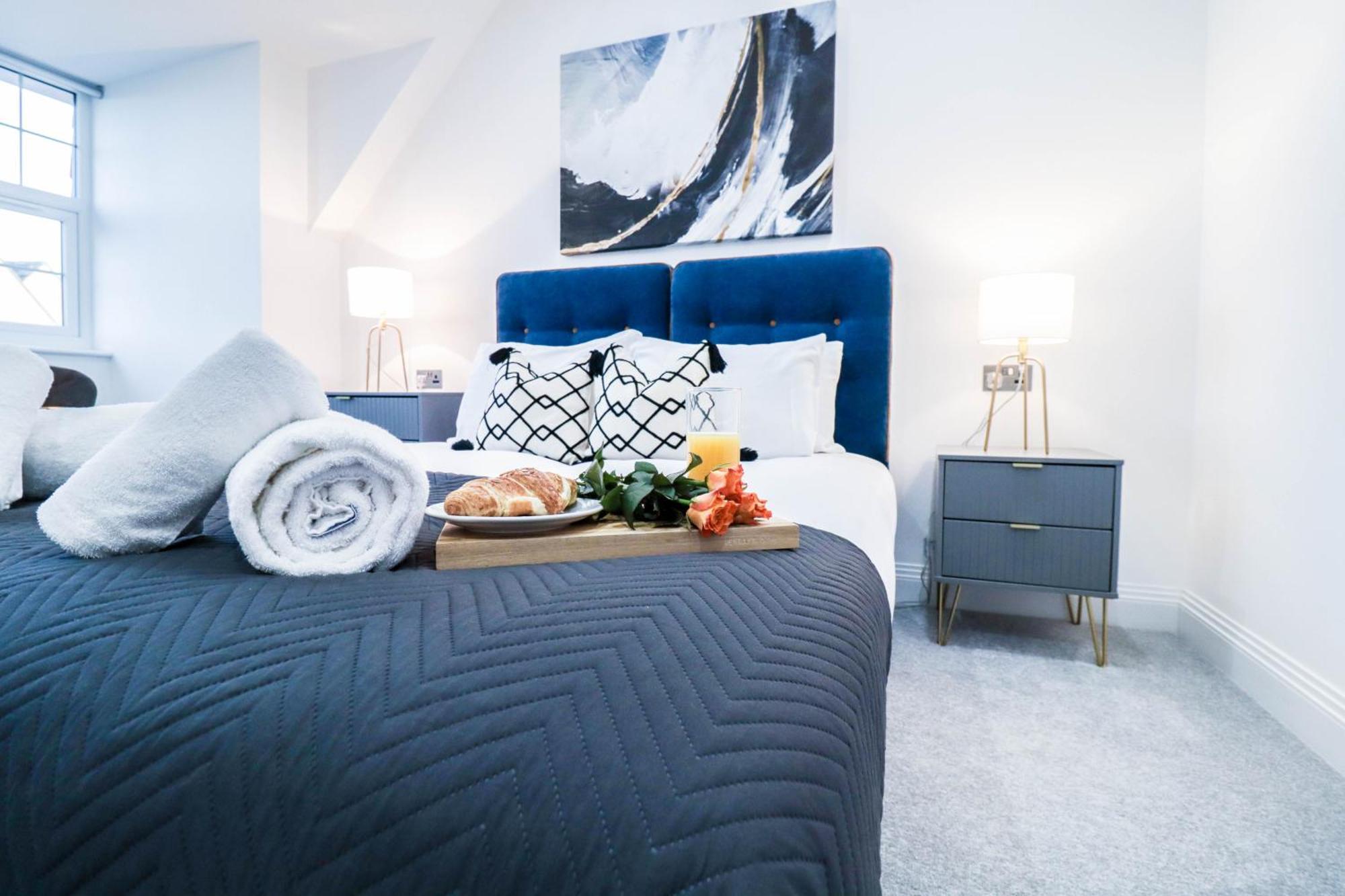 Elegant Apartments In Staines L Free Onsite Parking Стейнс Экстерьер фото