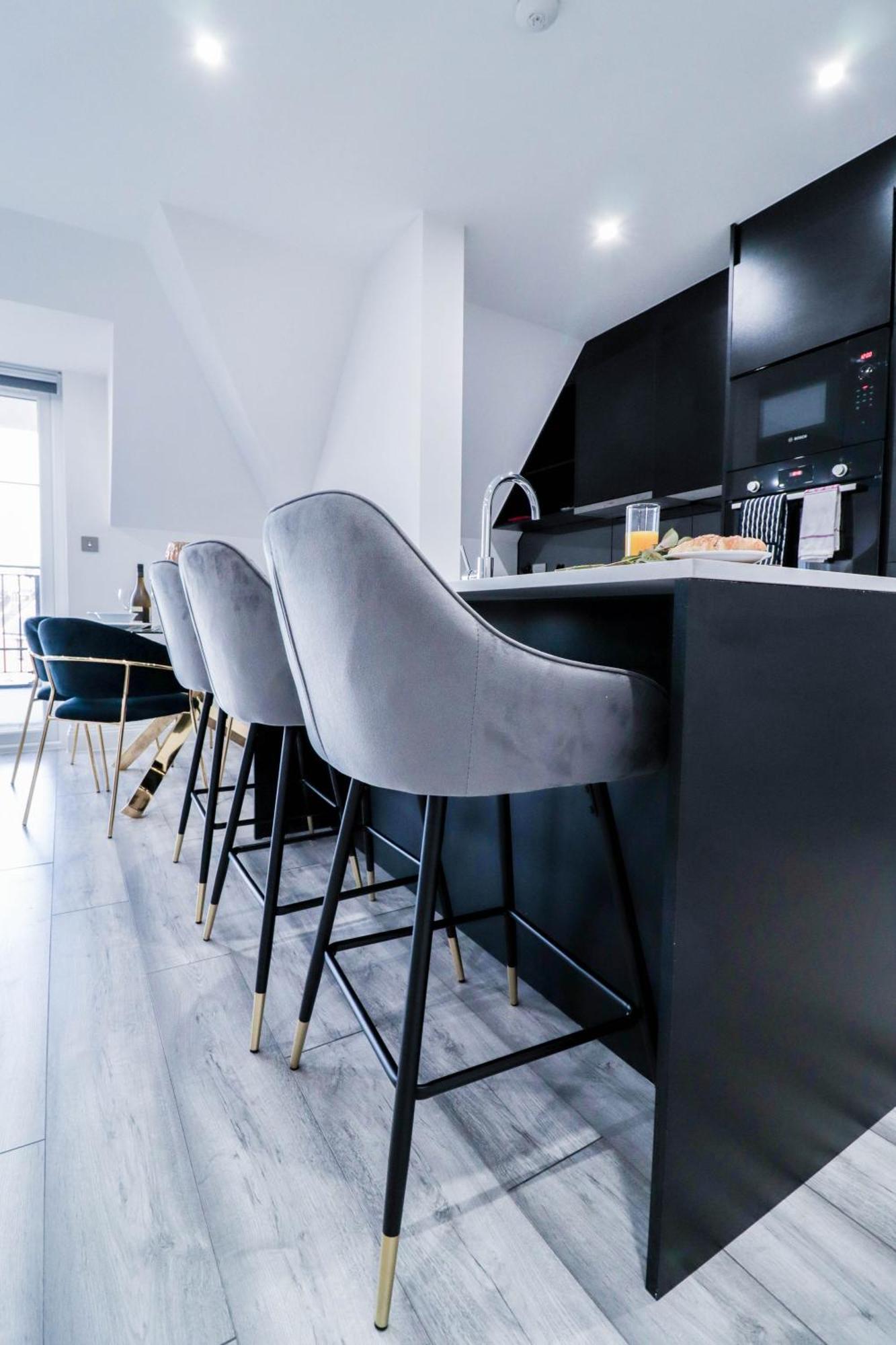 Elegant Apartments In Staines L Free Onsite Parking Стейнс Экстерьер фото