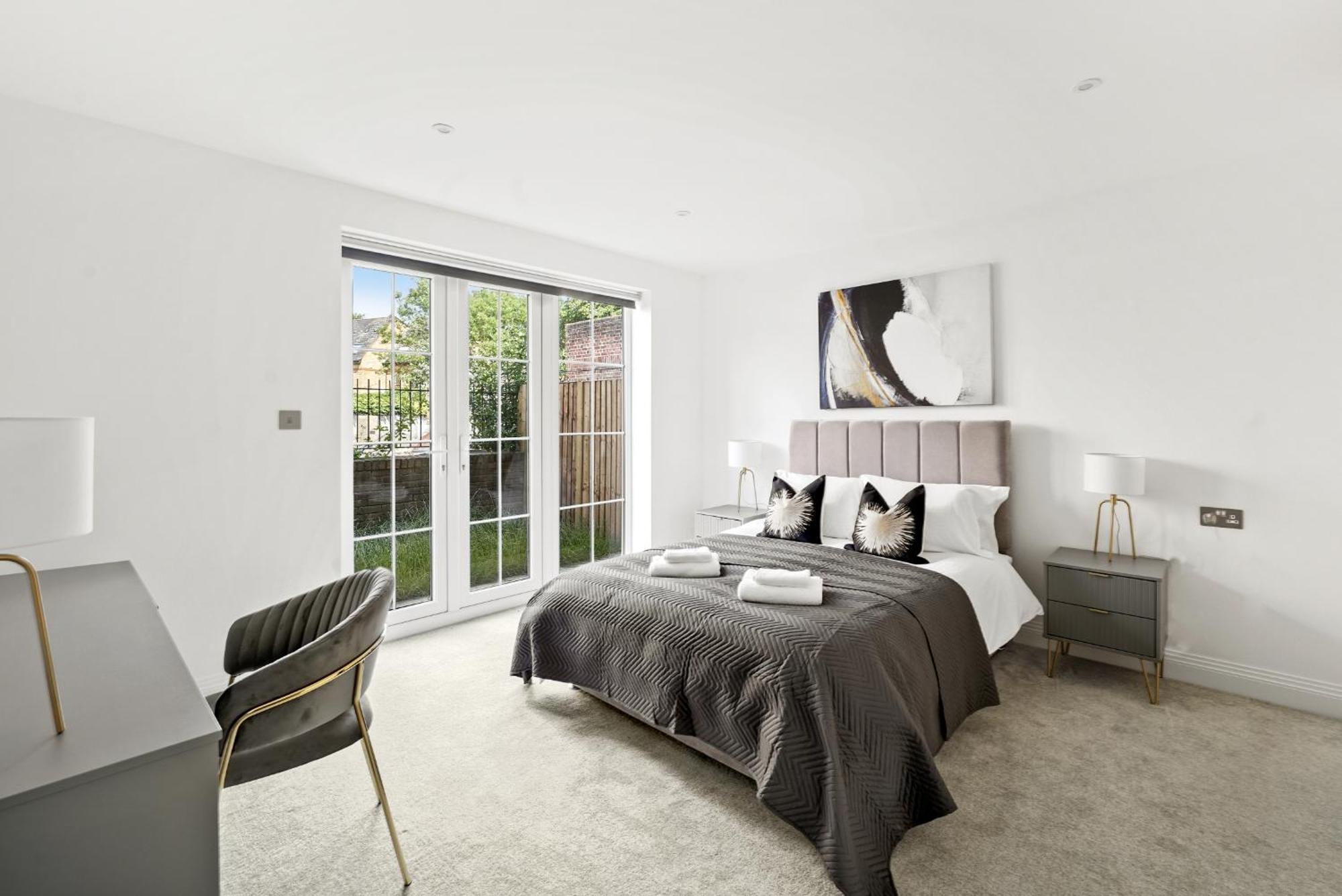 Elegant Apartments In Staines L Free Onsite Parking Стейнс Экстерьер фото