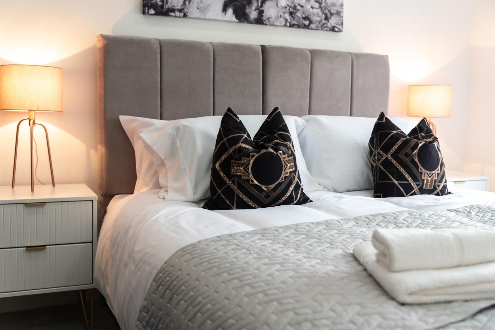 Elegant Apartments In Staines L Free Onsite Parking Стейнс Экстерьер фото