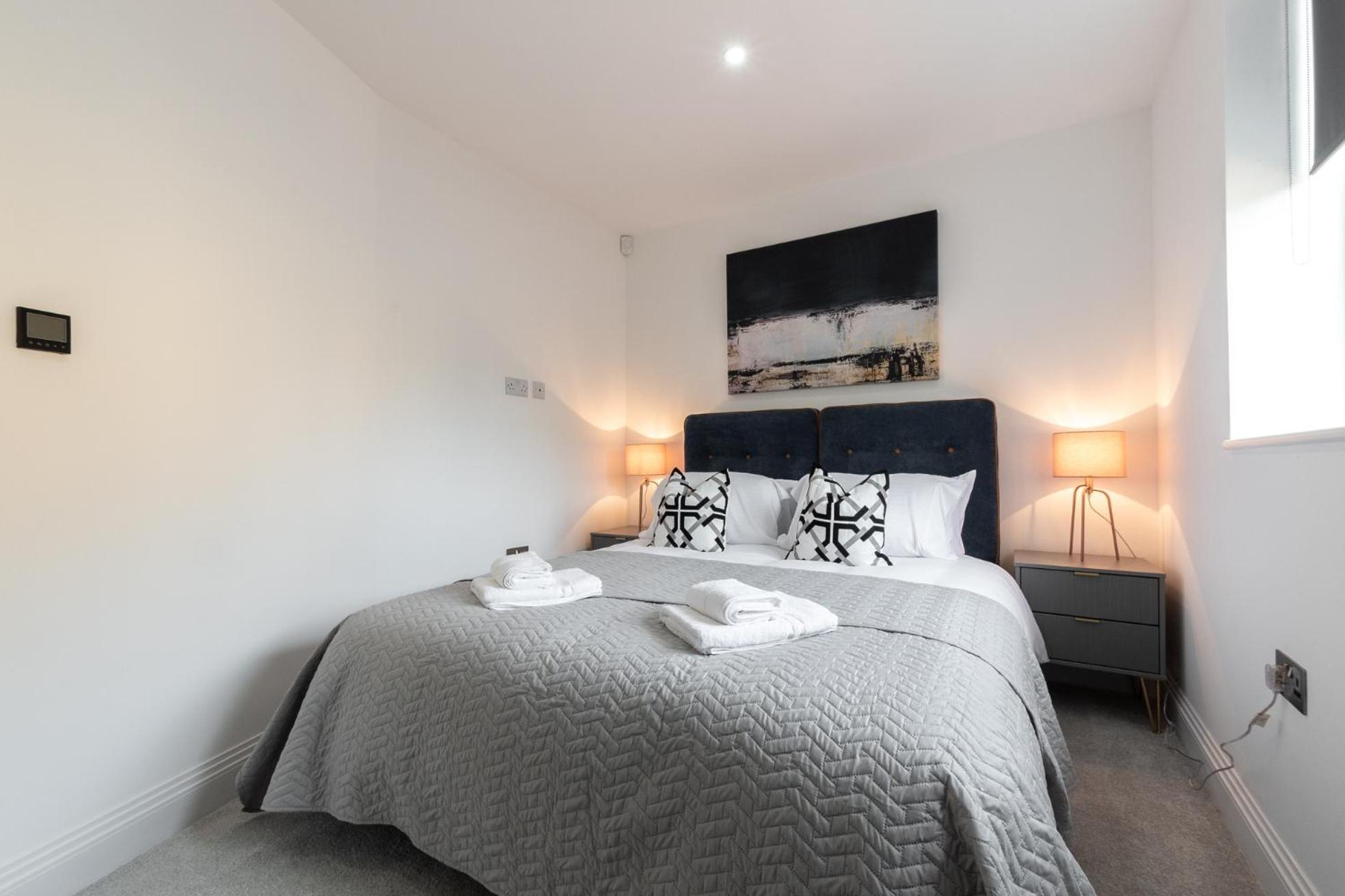 Elegant Apartments In Staines L Free Onsite Parking Стейнс Экстерьер фото
