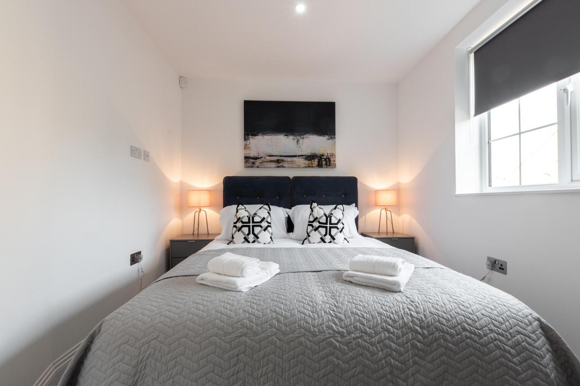 Elegant Apartments In Staines L Free Onsite Parking Стейнс Экстерьер фото