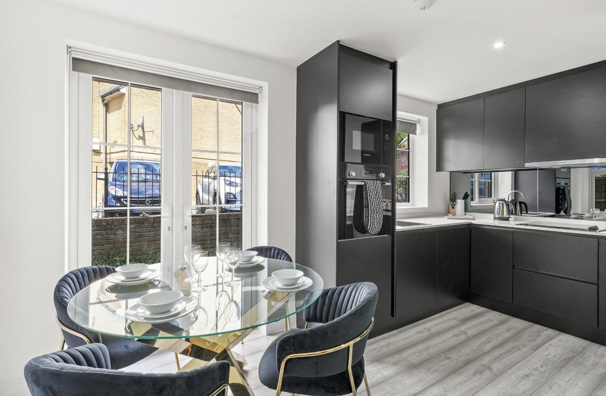 Elegant Apartments In Staines L Free Onsite Parking Стейнс Экстерьер фото